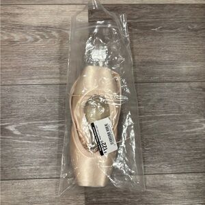 Suffolk Reign Pointe Shoes 5.5
